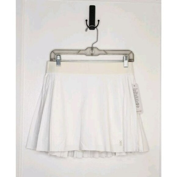 Rhone Pants - NWT Size Medium Rhone Mirage Pleated Skort Snow White